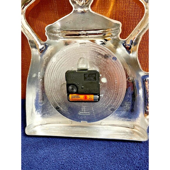 VTG Gold Tone Plastic Teapot Shaped Wall Clock - Picture 4 of 4